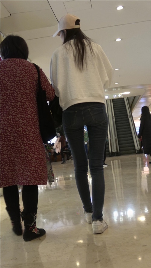 街拍三组牛仔裤MM[839M/MP4]