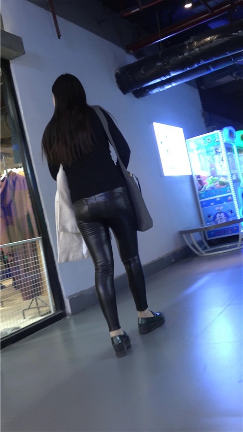 三组极品皮裤小姐姐[972M/MP4]