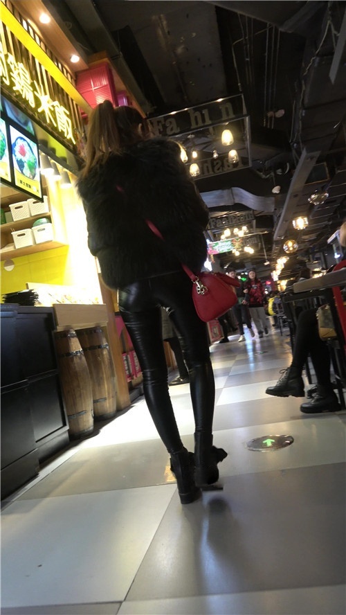 三组极品皮裤小姐姐[972M/MP4]