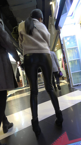 三组极品皮裤小姐姐[972M/MP4]