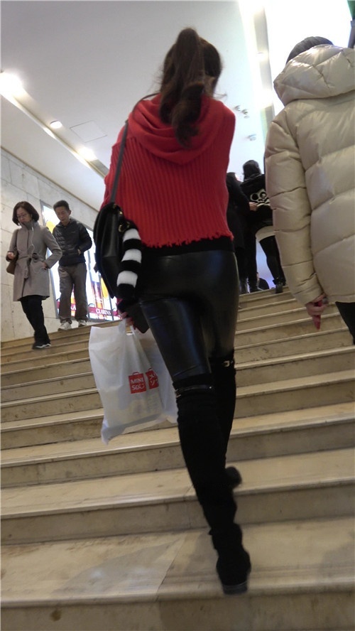 三组紧身皮裤美女[1.09G/MP4]