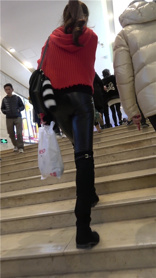 三组紧身皮裤美女[1.09G/MP4]