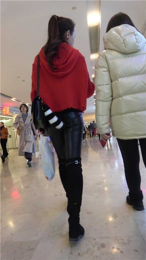 三组紧身皮裤美女[1.09G/MP4]