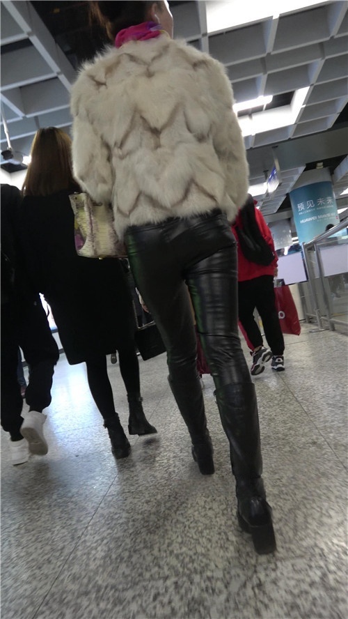 三组紧身皮裤美女[1.09G/MP4]