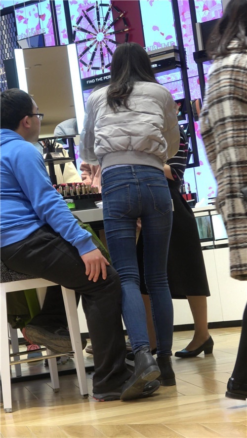 几组牛仔裤妹子[986M/MP4]