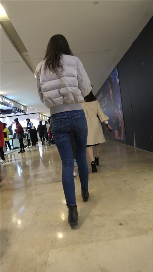 几组牛仔裤妹子[986M/MP4]