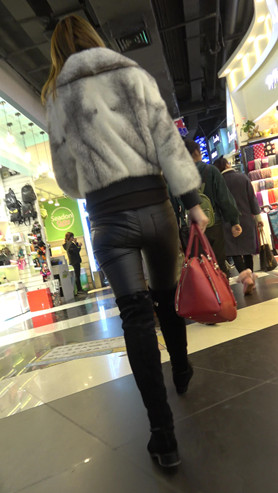 漂亮的黑色皮裤美女[1.08G/MP4]