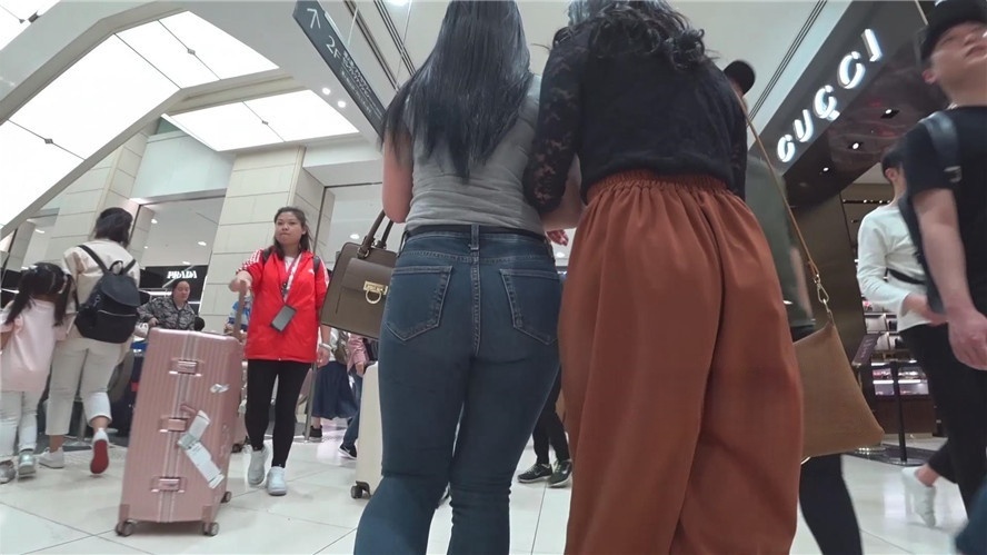 紧身蓝色牛仔裤美女[1.45G/MP4]