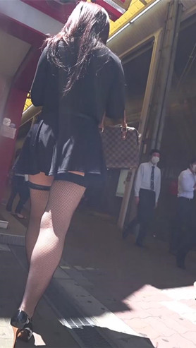 黑色短裙美眉[1.44G/MP4]