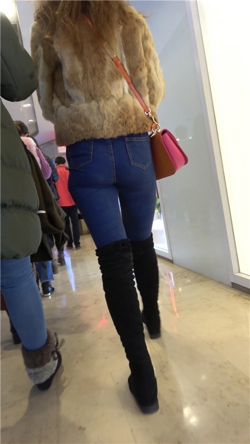 国外的蓝牛黑靴妹子[878M/MP4]