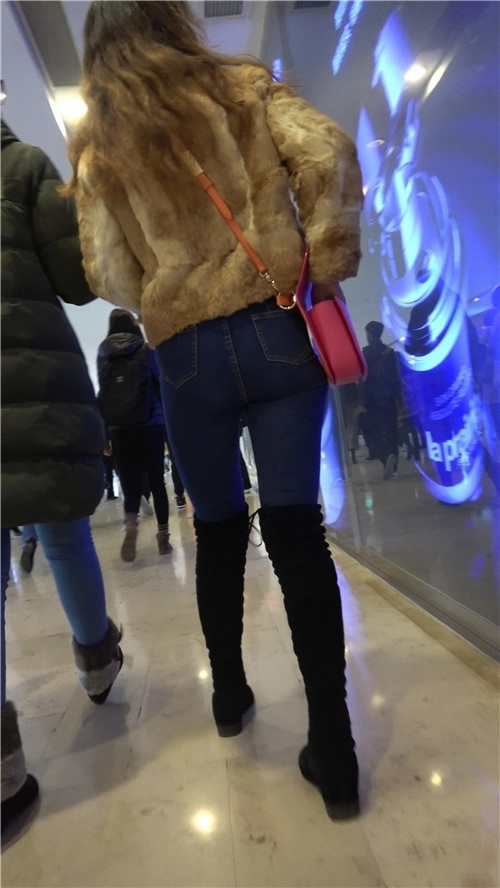 国外的蓝牛黑靴妹子[878M/MP4]