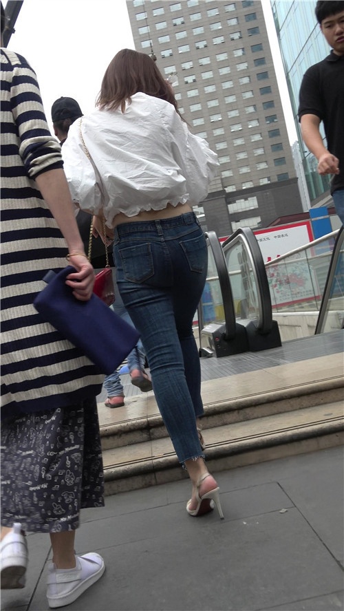 白衣牛仔裤小妹[1005M/MP4]