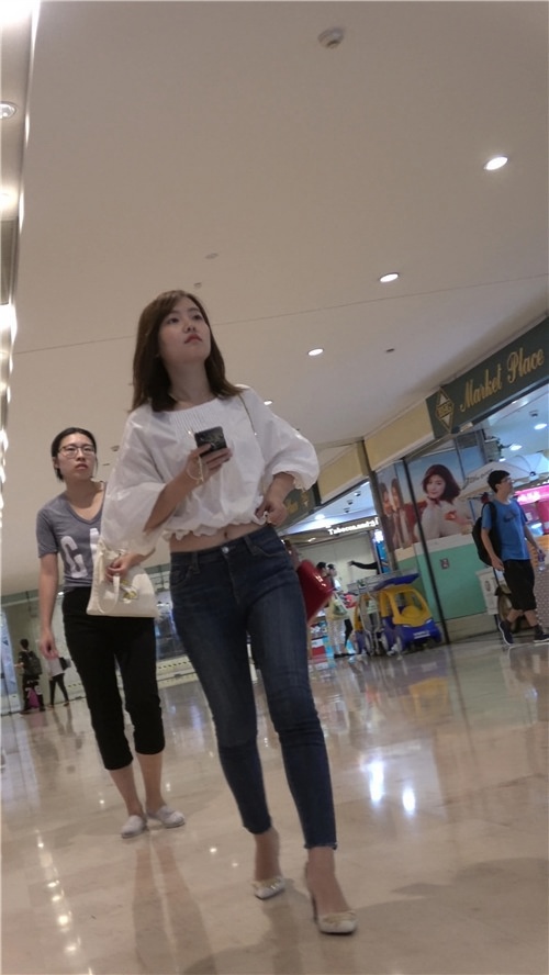 白衣牛仔裤小妹[1005M/MP4]