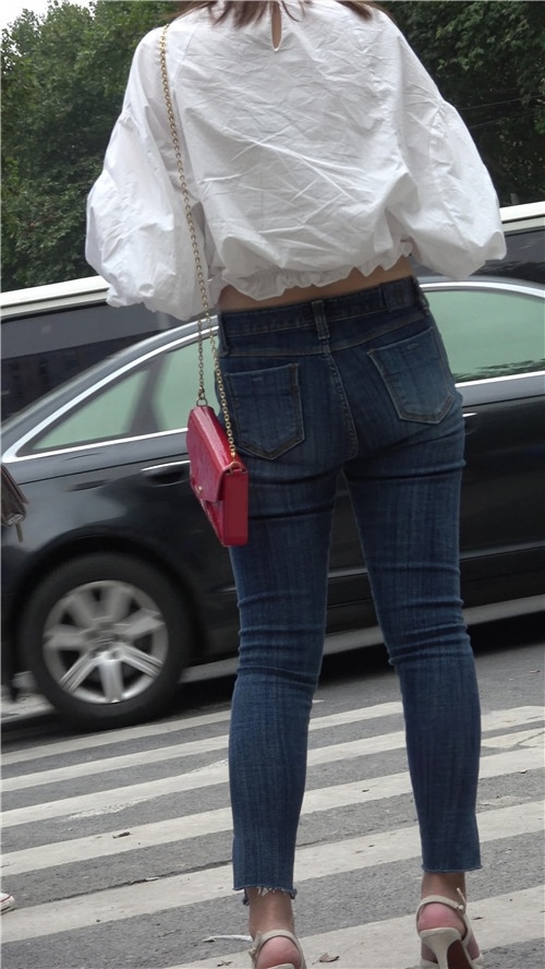 白衣牛仔裤小妹[1005M/MP4]