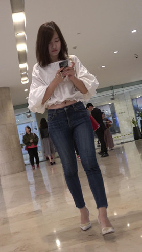 白衣牛仔裤小妹[1005M/MP4]