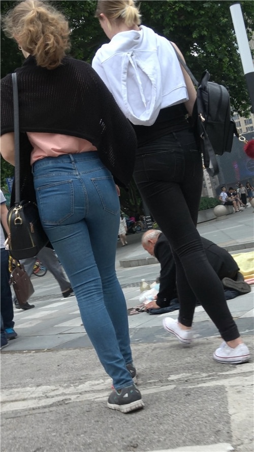 拍到一个外国妞[752M/MP4]