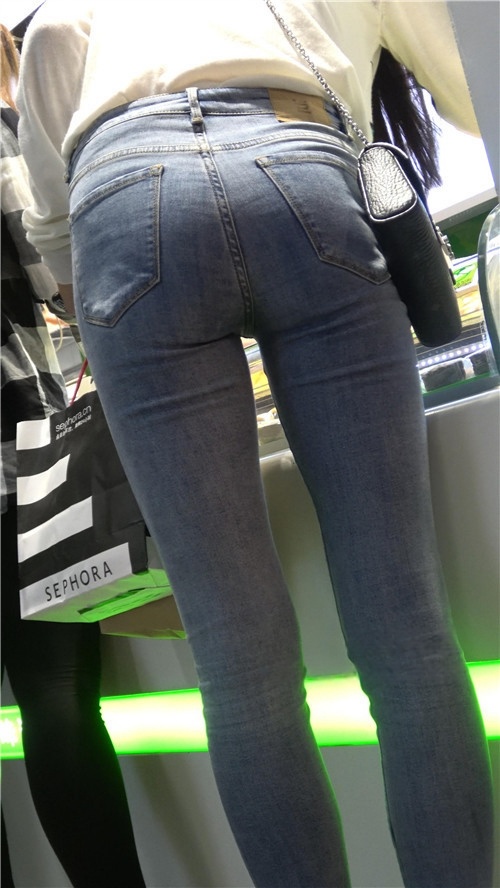 两个不错的紧身小姐姐[886M/MP4]