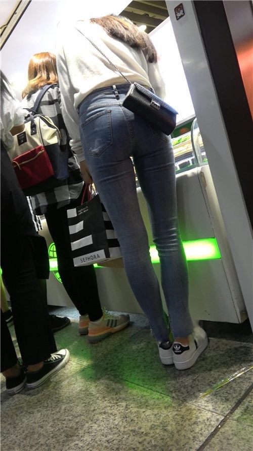 两个不错的紧身小姐姐[886M/MP4]