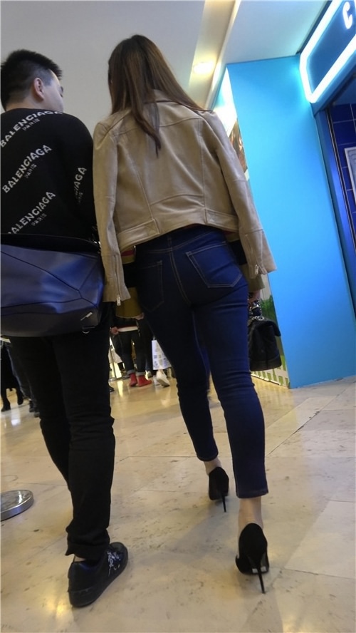 漂亮的紧身牛仔裤美女[1.7G/MP4]