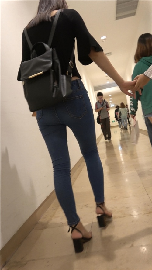 牛仔裤紧身美女[998M/MP4]