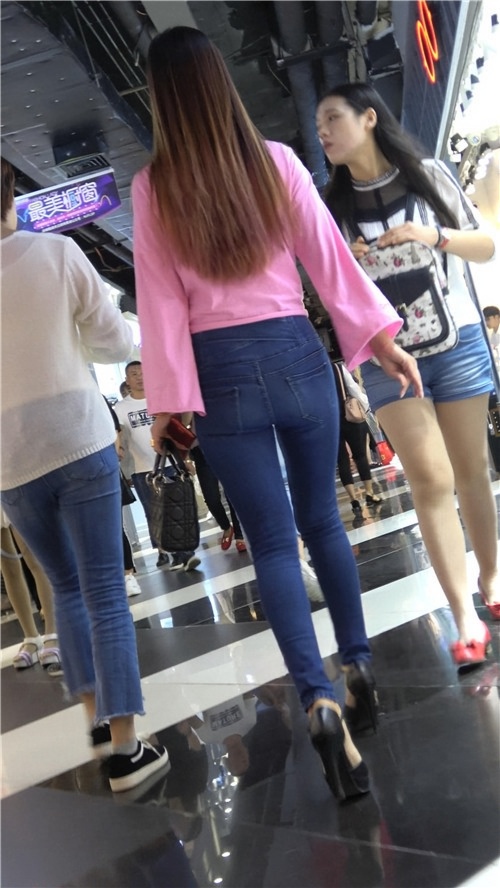 粉衣牛仔裤高腰美女[916M/MP4]