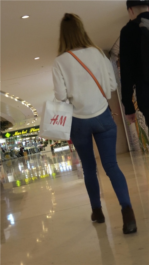 两组紧身牛仔裤妹子[892M/MP4]