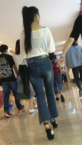 两组紧身牛仔裤妹子[892M/MP4]