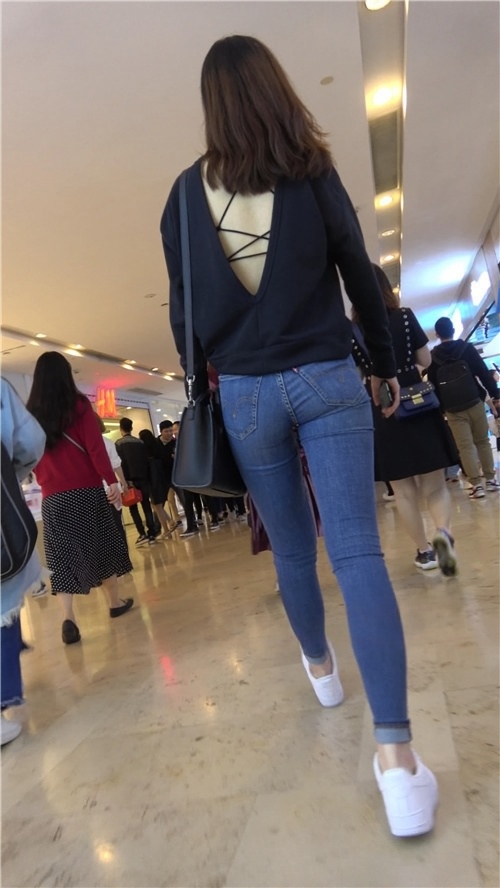 紧身牛仔长裤美女[1.2G/MP4]