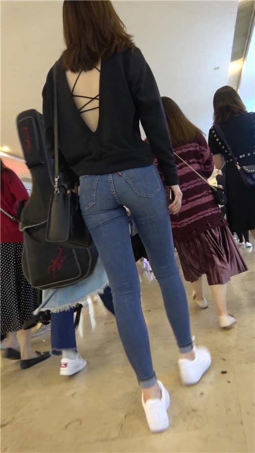 紧身牛仔长裤美女[1.2G/MP4]