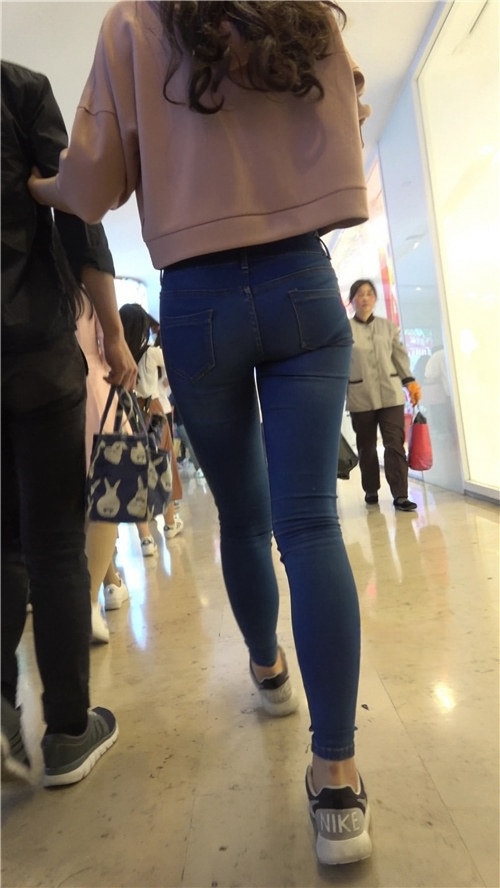 紧身牛仔裤美眉[612M/MP4]