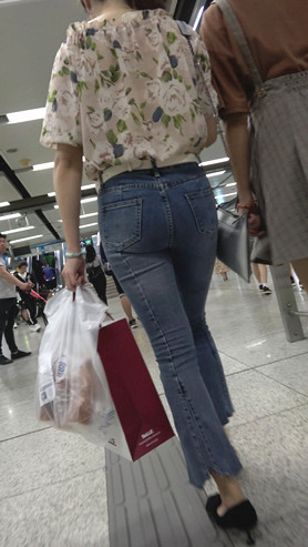 紧身牛仔裤美眉[612M/MP4]