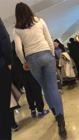 白衣牛仔裤美女[689M/MP4]