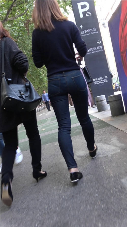 短发紧身牛仔裤美女[1.15G/MP4]