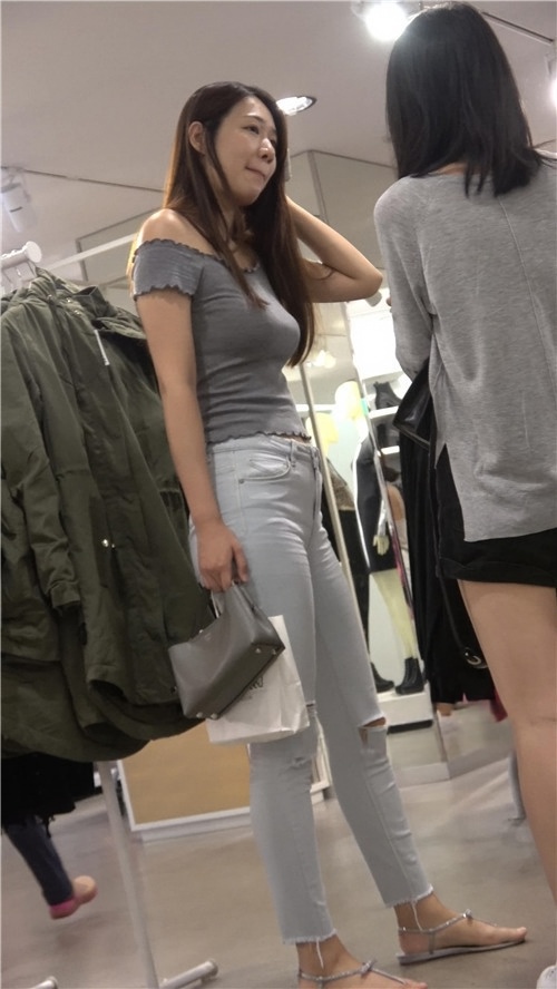 浅牛紧身裤美女[879M/MP4]