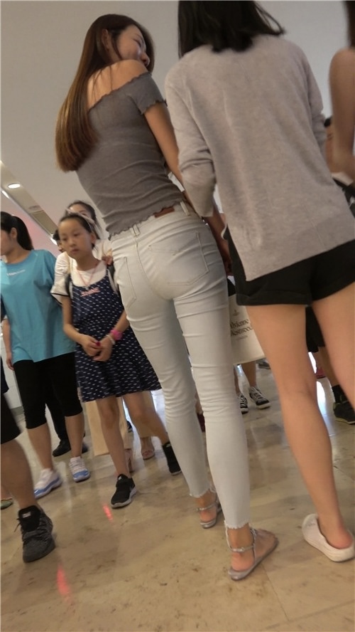 浅牛紧身裤美女[879M/MP4]