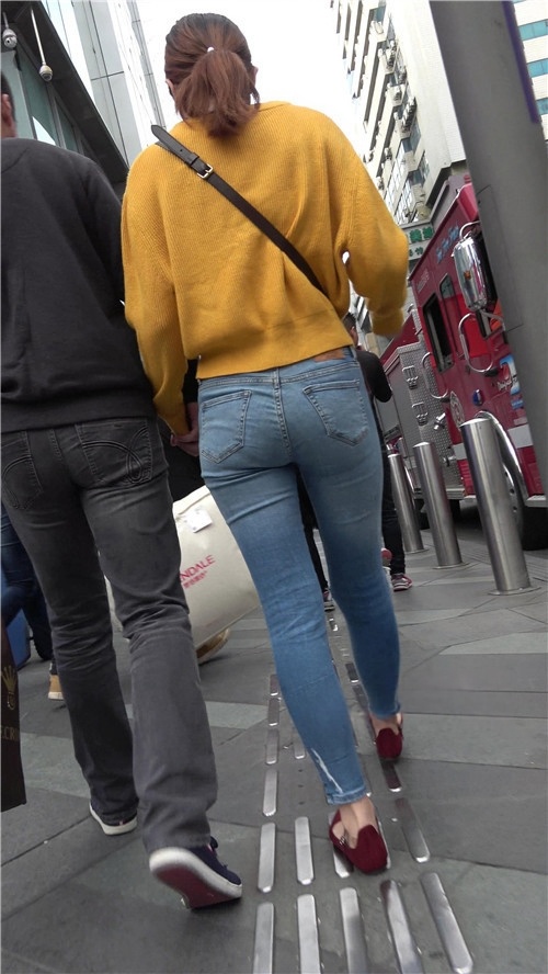 黄衣牛仔妹子[838M/MP4]