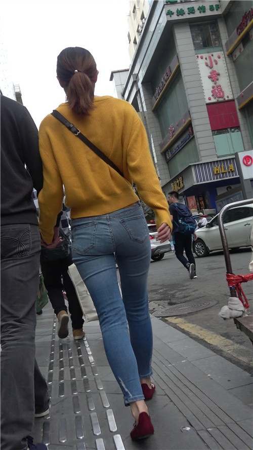 黄衣牛仔妹子[838M/MP4]