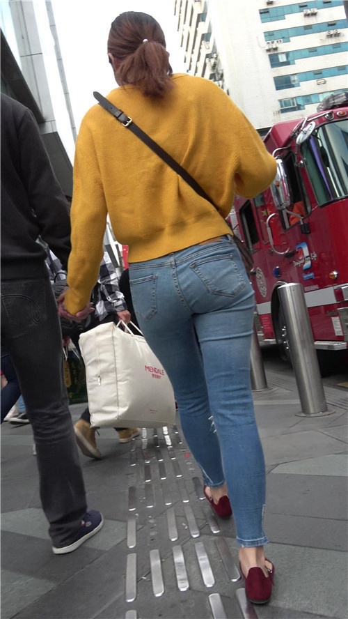 黄衣牛仔妹子[838M/MP4]