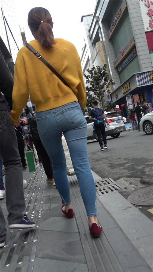 黄衣牛仔妹子[838M/MP4]