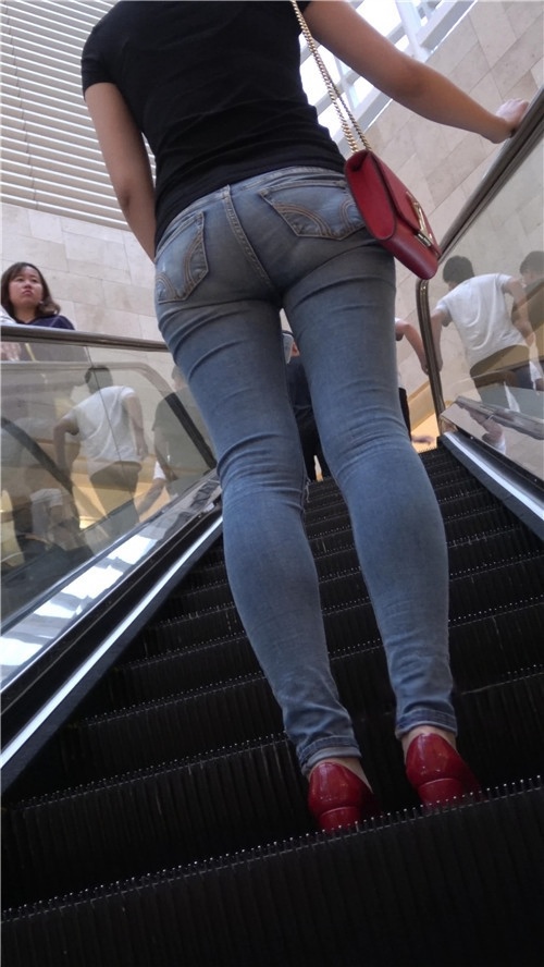 牛仔紧身圆润妹子[1.14G/MP4]