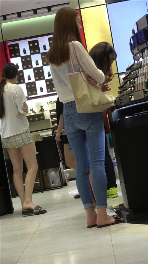 薄纱蓝牛美女[1.1G/MP4]