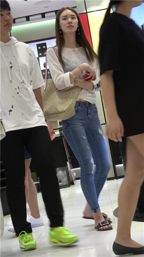 薄纱蓝牛美女[1.1G/MP4]