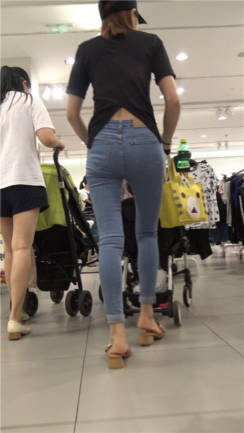 带着宝宝的牛仔美妇[1.78G/MP4]