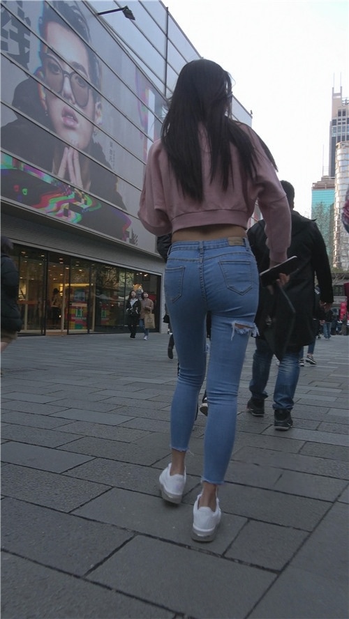 露腰极品紧身牛仔裤美女二[520M/MP4]