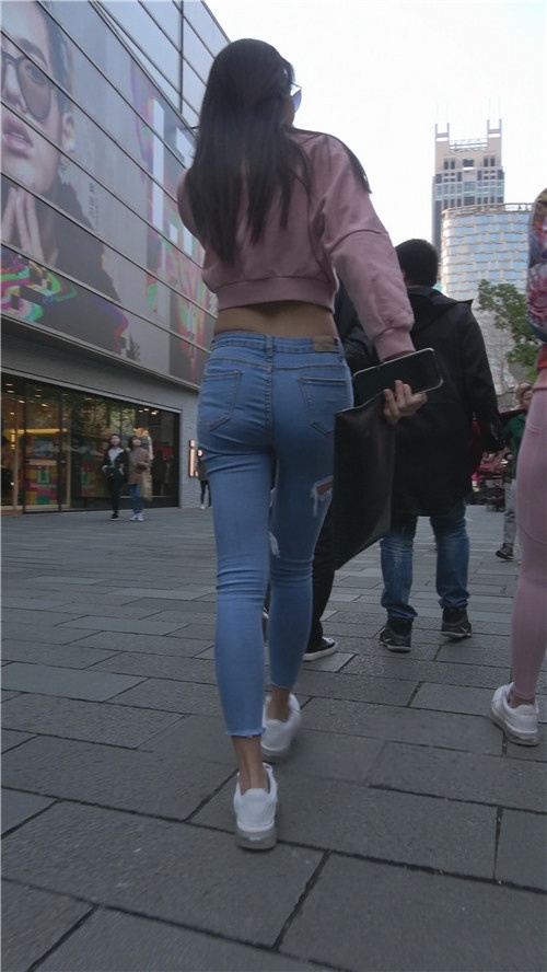 露腰极品紧身牛仔裤美女二[520M/MP4]