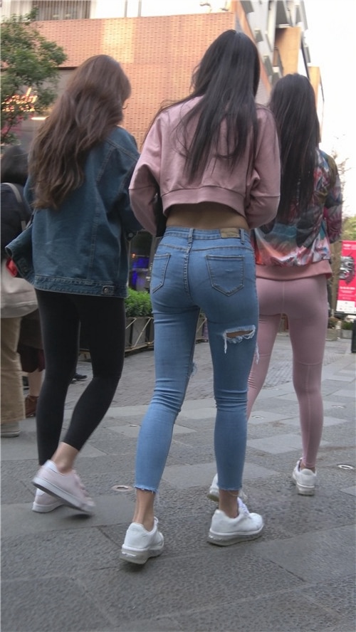 露腰极品紧身牛仔裤美女一[971M/MP4]