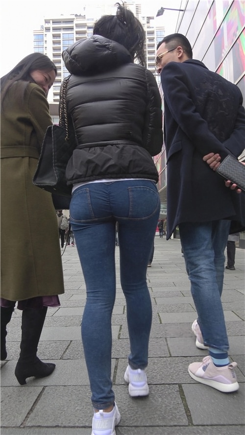 紧身蓝牛仔美少妇[1.89G/MP4]