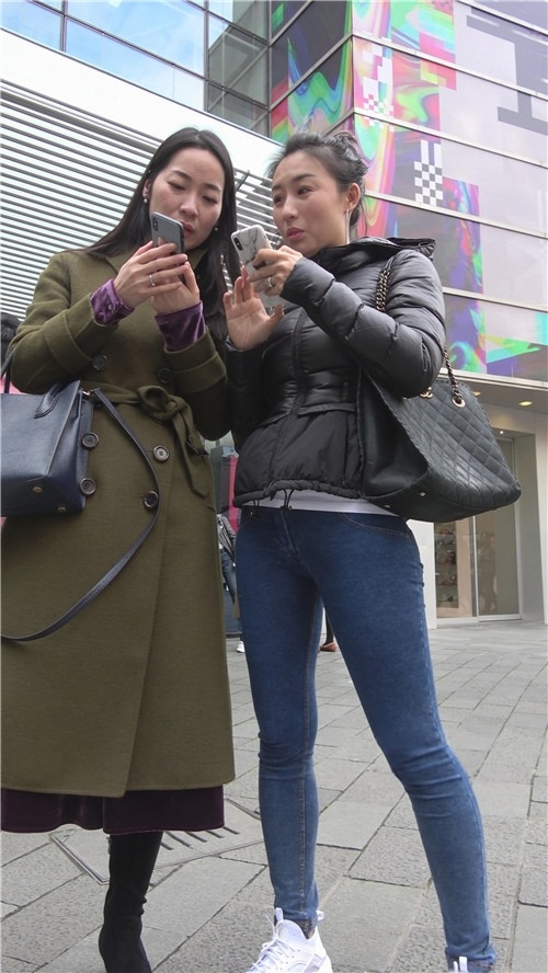 紧身蓝牛仔美少妇[1.89G/MP4]