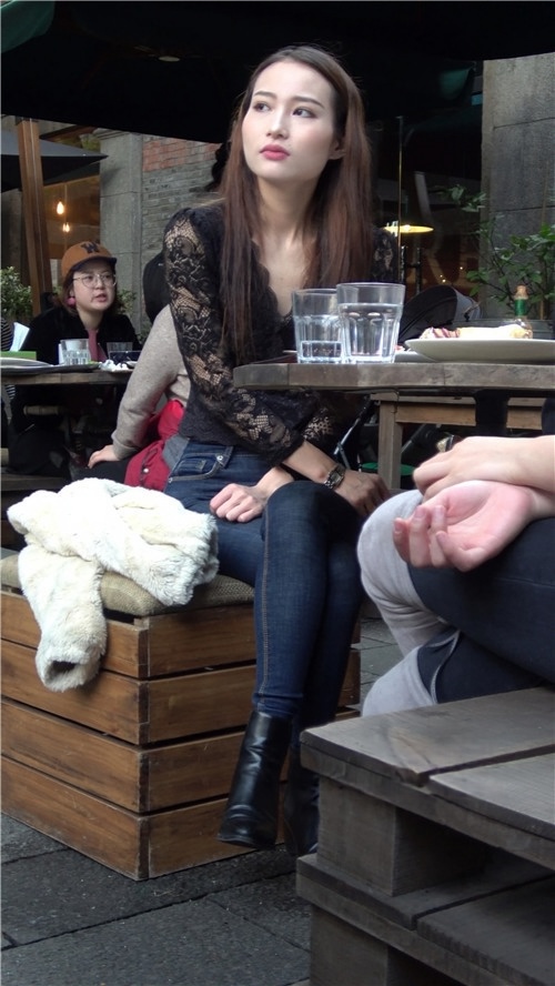 漂亮的牛仔裤小姐姐[2.12G/MP4]