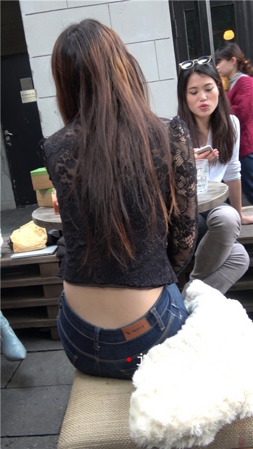 漂亮的牛仔裤小姐姐[2.12G/MP4]